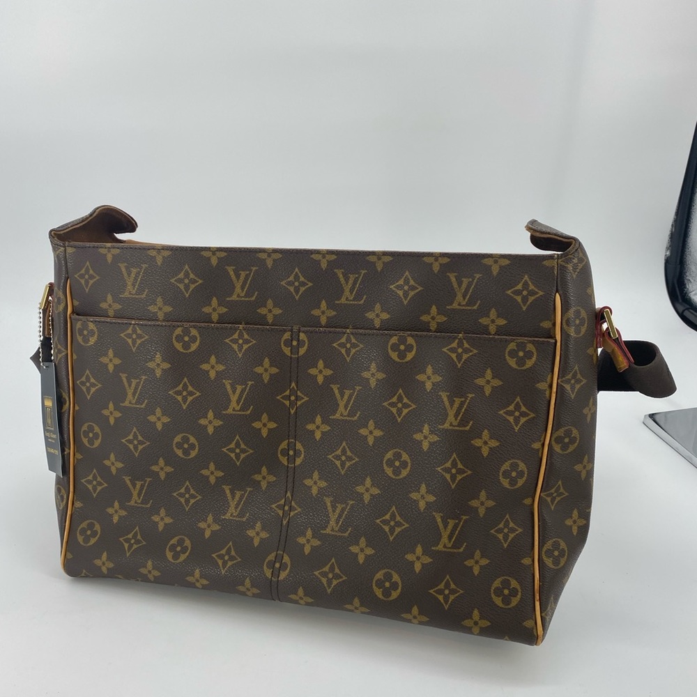 Louis Vuitton Bastille Messenger bag - Picture 10 of 14